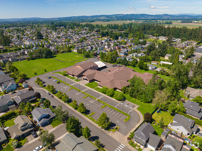 Forest Ridge Elementary School is neighbored by residential homes in Keizer, OR.