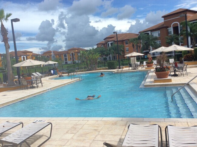 8351 38th Street Cir E unit 305, Sarasota, FL 34243 - photo 3