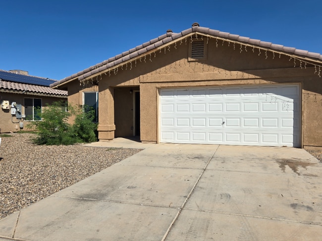 953 S 47th Dr, Yuma, AZ 85364 - photo 6