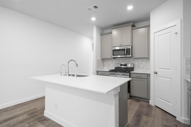 110 Orange Blossom Ct unit 38029810, Mont Belvieu, TX 77535 - photo 3