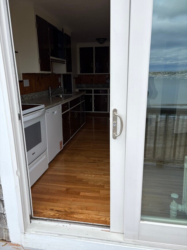 14 Messervy St unit Messervy Street 2nd, Salem, MA 01970 - photo 5