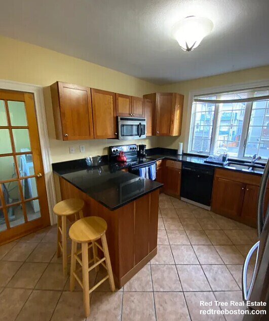 27R Albion St, Somerville, MA 02143