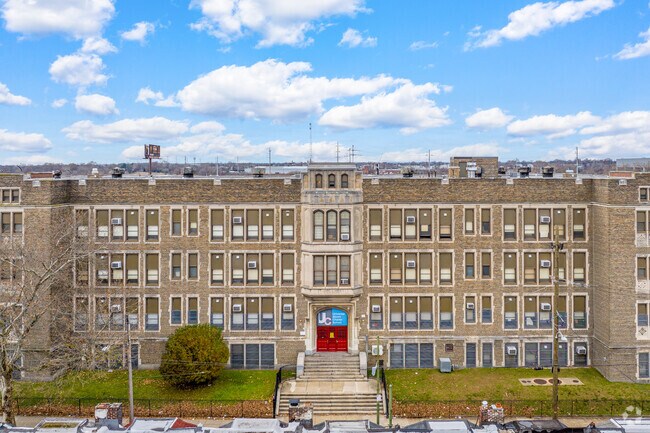 Universal Alcorn Charter School has 528 studetns grades K-8.