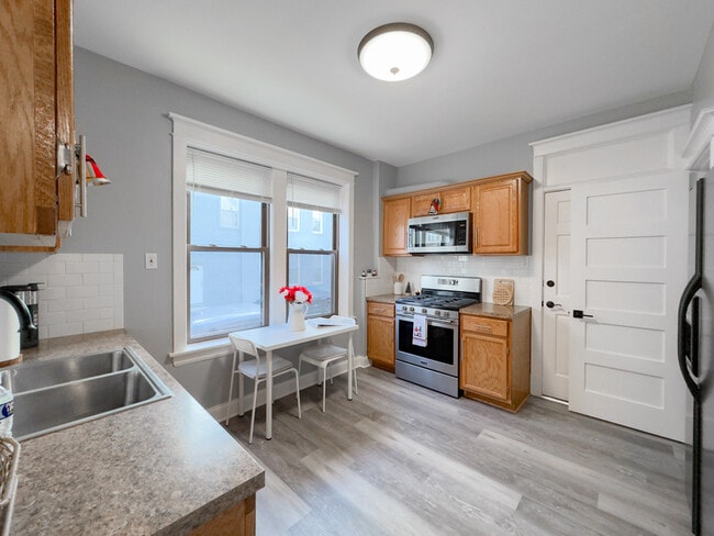 2039 W 23rd St unit 3r, Chicago, IL 60608 - photo 3