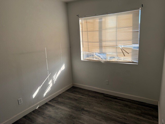 737 Renaud Ct unit Renauld Apt, Calexico, CA 92231 - photo 5