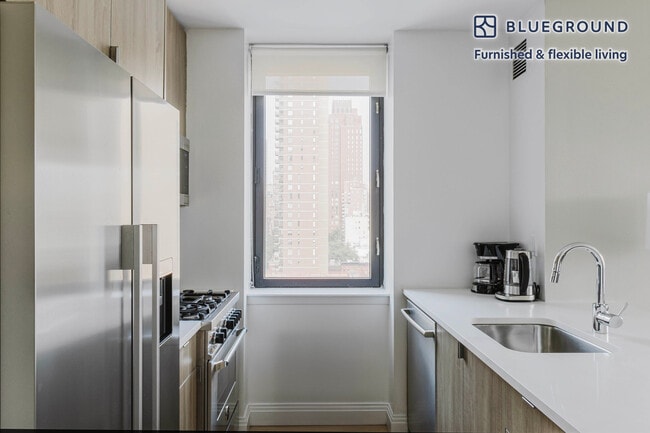 345 E 94th St unit FL16-ID1553, New York, NY 10128 - photo 5