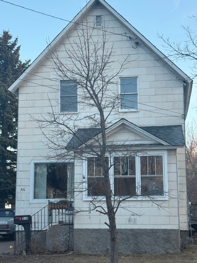 1303 Lincoln Ave, Marquette, MI 49855