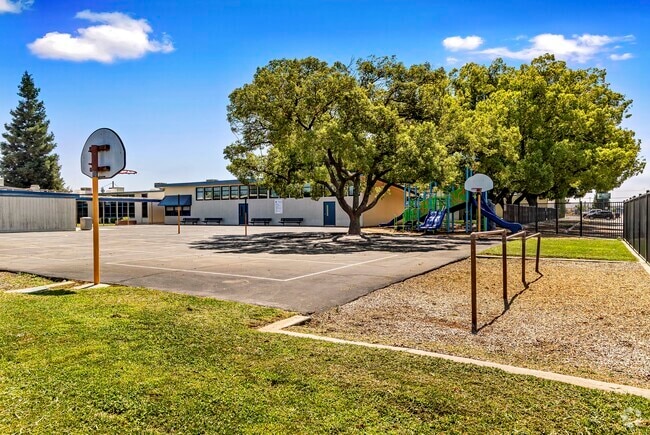 Keyes Elementary School in Keyes Ca has a great sports program.