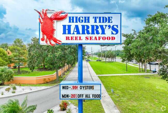 High Tide Harry's Reel Seafood in South Semoran draws visitors from far and wide.