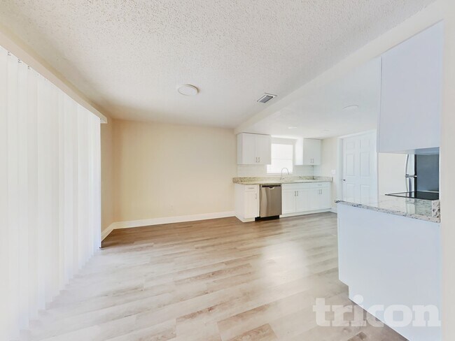 15936 Winding Dr, Tampa, FL 33624 - photo 5