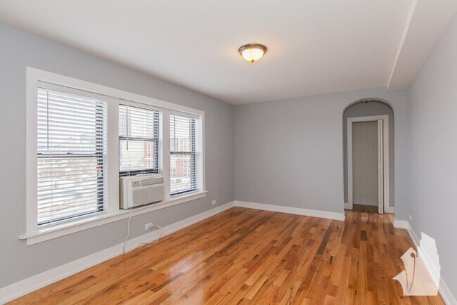 560 W Arlington Place unit 512, Chicago, IL 60614 - photo 5