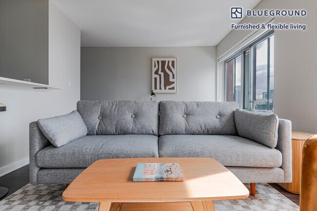 121 W Chestnut St unit FL25-ID1291, Chicago, IL 60610 - photo 2