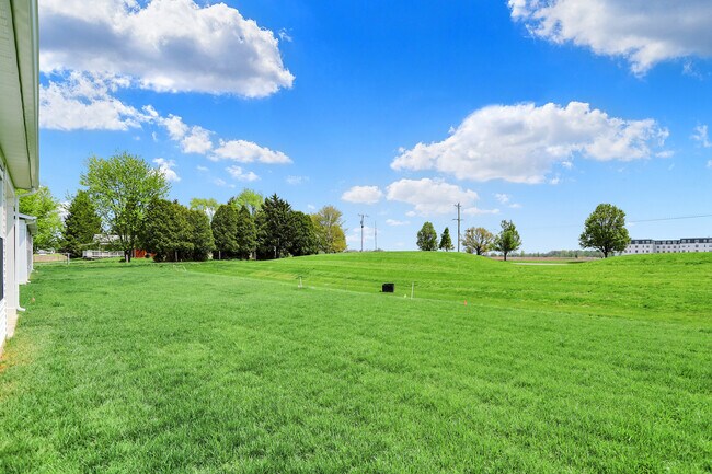 1627 Clover Crossing Dr, Greenfield, IN 46140 - photo 2