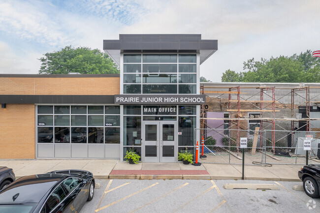 Prairie Junior High School is an above average, public school located in Alsip, IL.