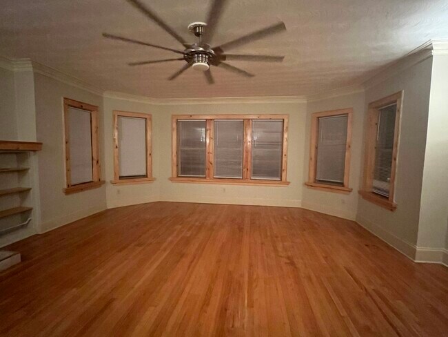 Approx. 22X25 sq ft. Front room 7 bay windows