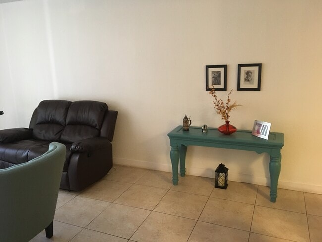 8215 Lake Dr unit 8215 Lake Drive Apt, Doral, FL 33166 - photo 3