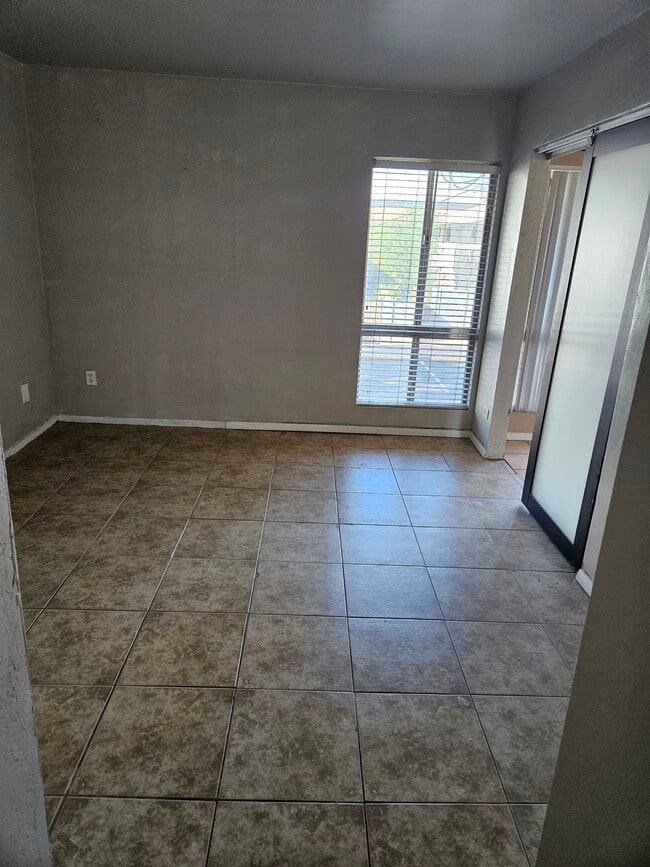 3828 N 32nd St unit UPPER, Phoenix, AZ 85018 - photo 7