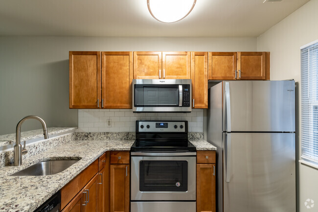 2BR, 2BA - 950SF - Kitchen