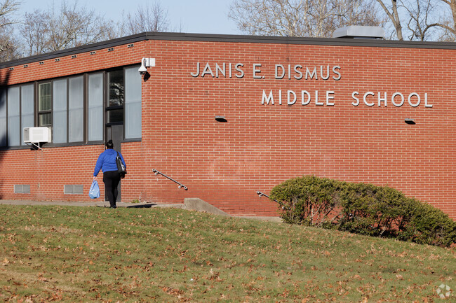 J.E. Dismus Middle School is a public school in Englewood, NJ.