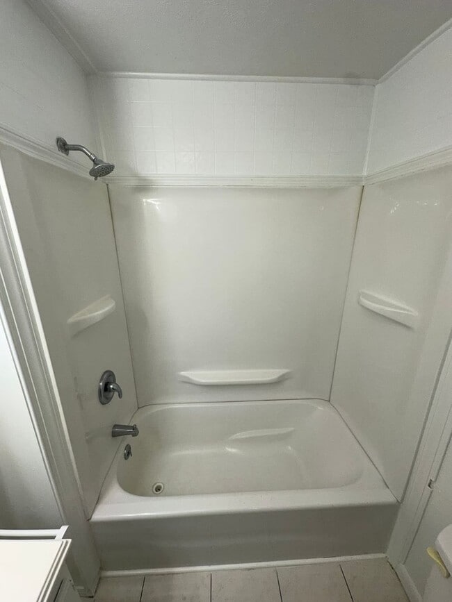 2201 Belmont Rd unit . B, Parkersburg, WV 26101 - photo 6