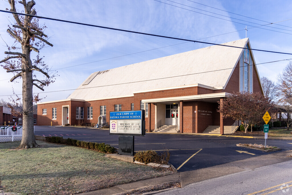 Our Lady of Fatima Parish School is located in the Southeast Hill neighborhood.