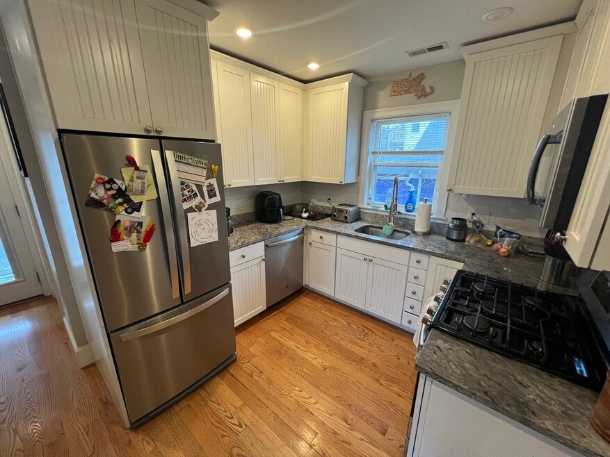 183 River St unit 2, Cambridge, MA 02139 - photo 1