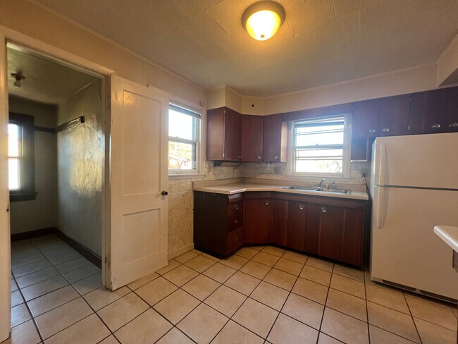 2041 Charles St, La Crosse, WI 54603 - photo 7