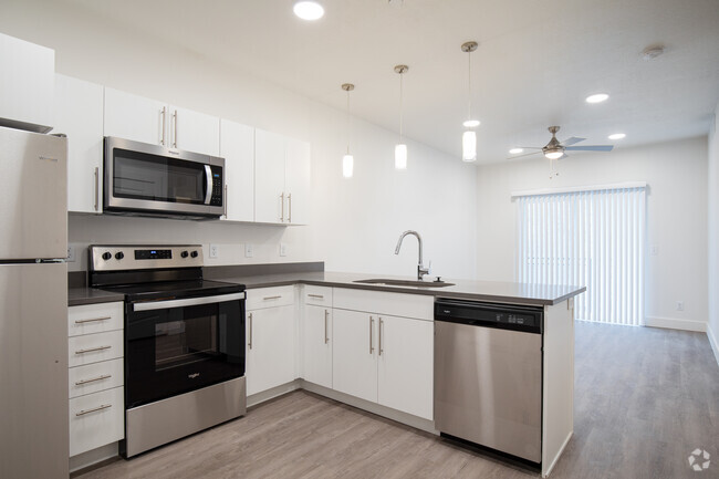 1BR, 1BA - 609SF