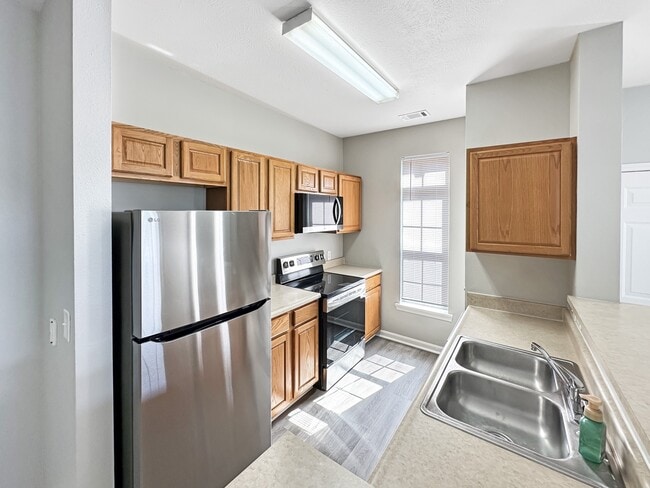 Beaver Creek Apartments, Newburgh, IN 47630 - photo 4