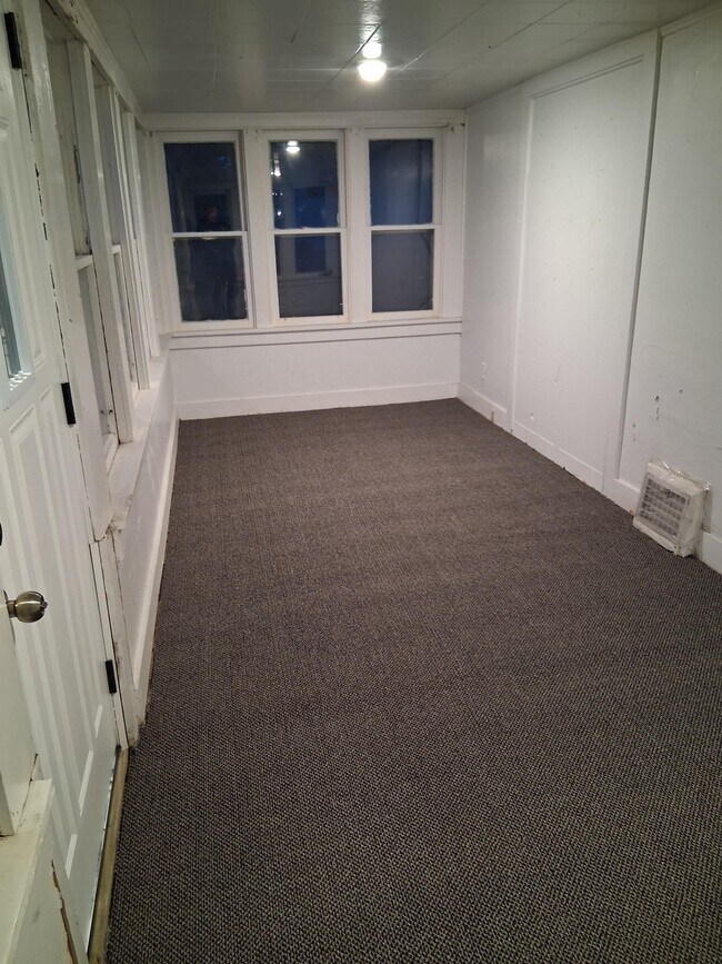 1714 E Walnut St, Des Moines, IA 50316 - photo 2