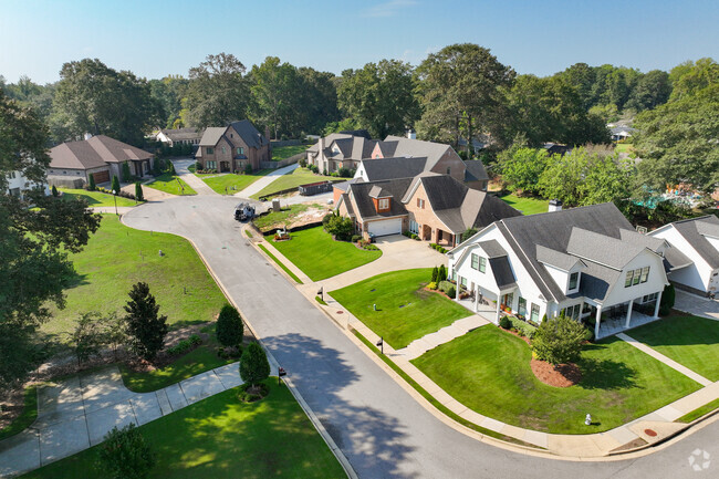 Cloverleaf offers residence quiet and convenience to Downtown Auburn amenities.