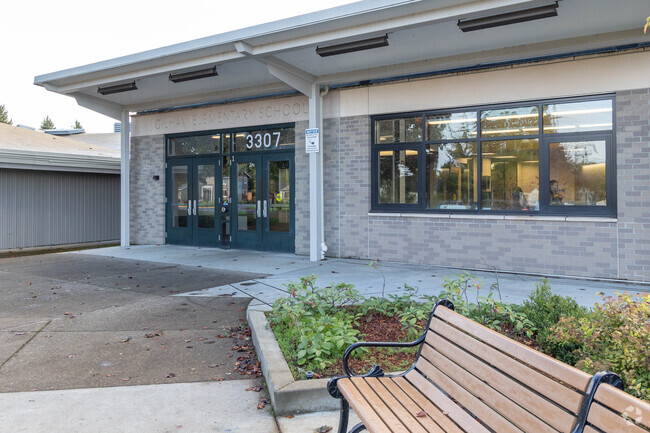 Gilham Elementary School is get a 7 out of 10 on Great Schools and is in Eugene Oregon.