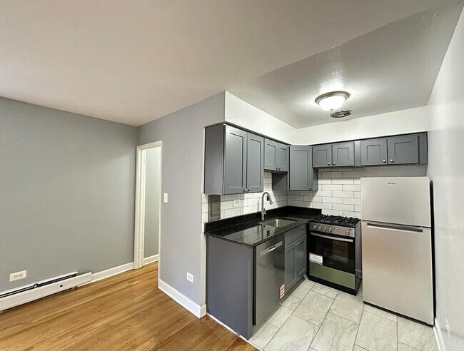 1515 W Morse Ave unit STUDIO, Chicago, IL 60626 - photo 4