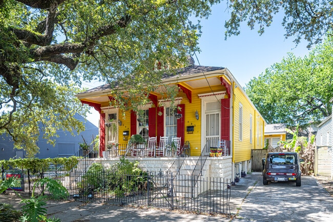 You can find very colorful homes in the Irish Channel.