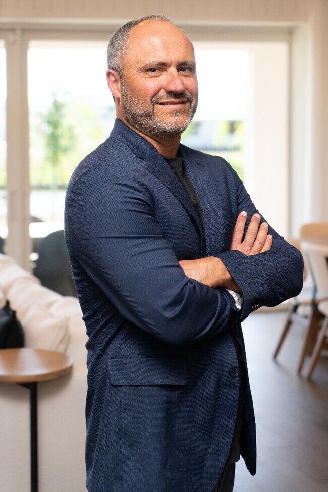 Agent Photo