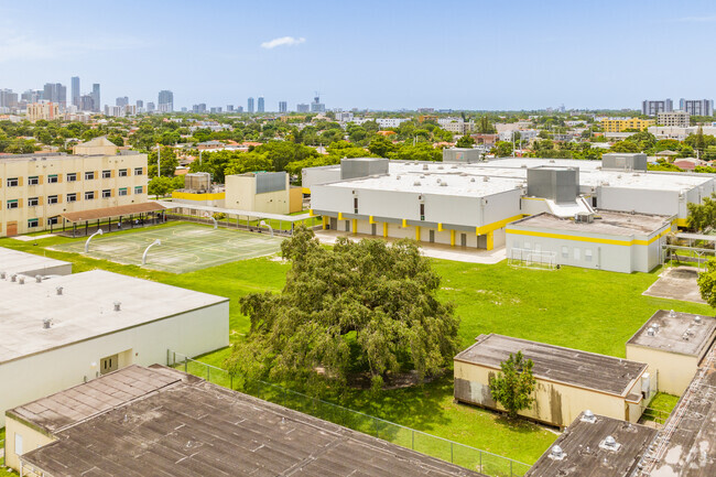 Citrus Grove Middle School is conveniently located next door to Citrus Grove Elementary.