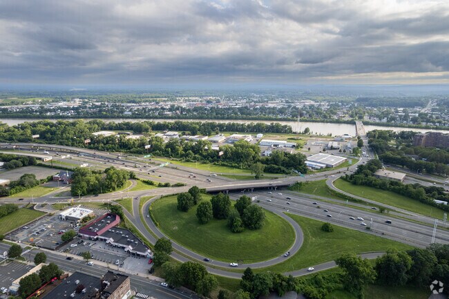 Residents of Memorial Square have easy access to Springfield and Hartford, CT from I-91.