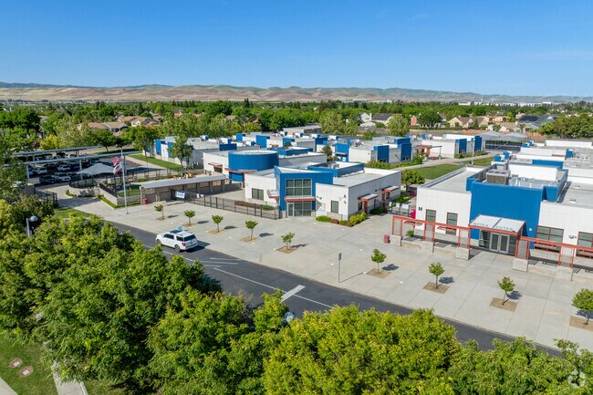 George Kelly is a well-kept facility  in Tracy.