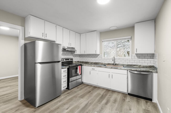 2104 Rosamond Ave unit 3, Shasta Lake, CA 96019 - photo 4