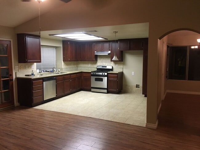 2170 N Spruce Ave, Rialto, CA 92377 - photo 7