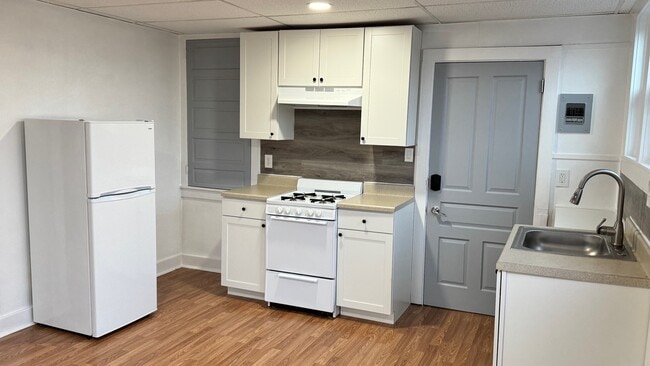 993 E Philadelphia St unit 3rd Floor, York, PA 17403 - photo 2