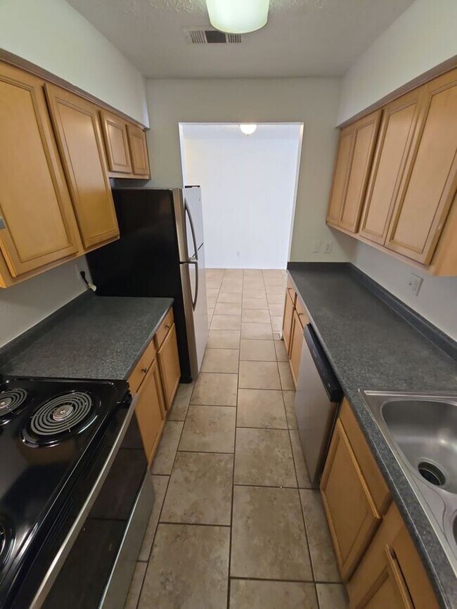 1318 Marlton St, San Marcos, TX 78666 - photo 6