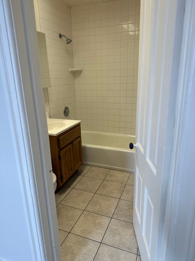 813 W Saint James St, Peoria, IL 61606 - photo 6