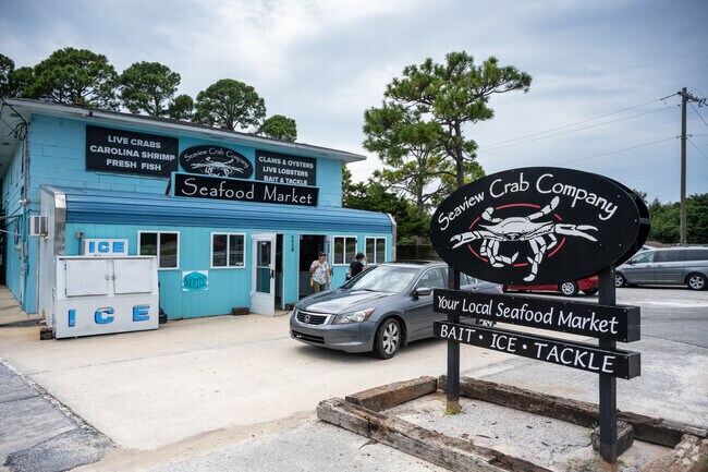 Seaview Crab Co. near Lords Creek has fresh seafood and tackle to help you catch your own.