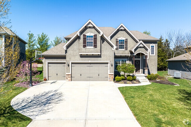 Olathe has diverse architectural style.