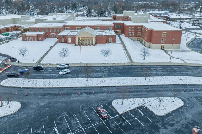Warren G. Harding High School offers an broad curriculum.