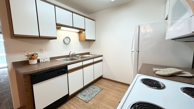 Evans Place 1, Fargo, ND 58103 - photo 4