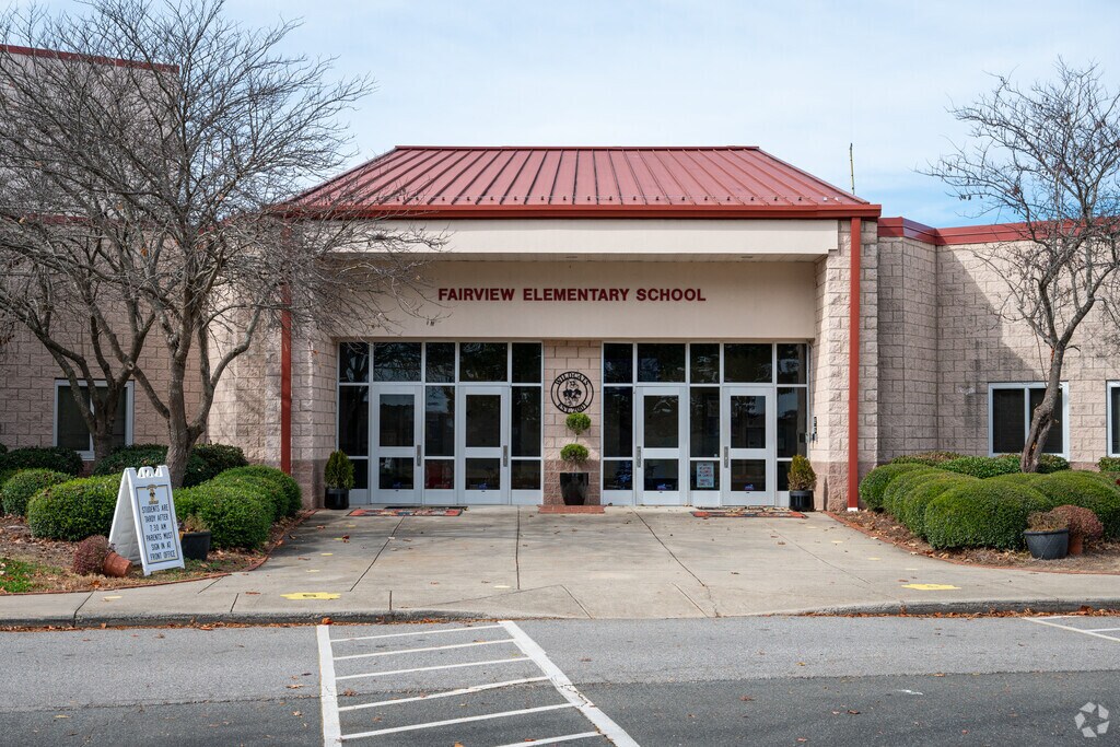 Fairview Elementary School provides education in the neighborhood of 
Union County.