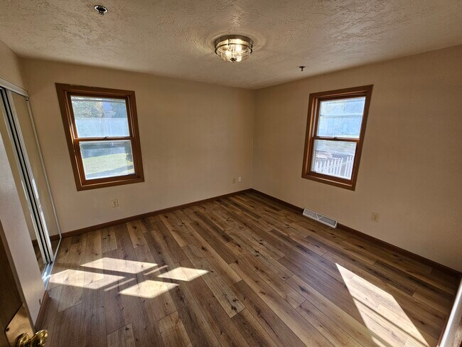 533 Lakeshore Ct, Weyauwega, WI 54983 - photo 6