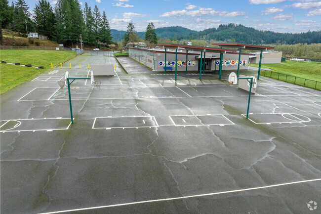 Twin Oaks Elementary School has a variety of outdoor activities for students to participate in.